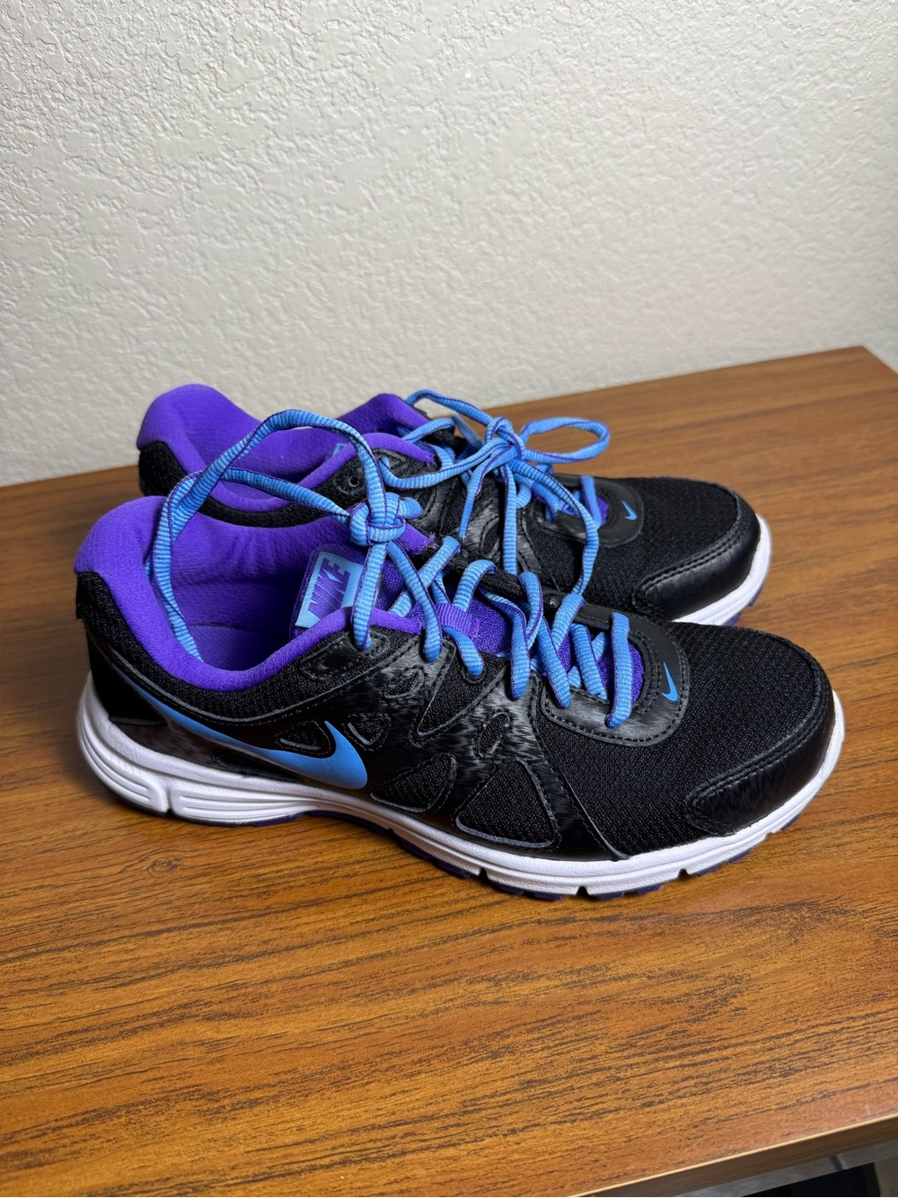 Nike Women's Black Athletic Shoes with Purple Lining and Blue Accents